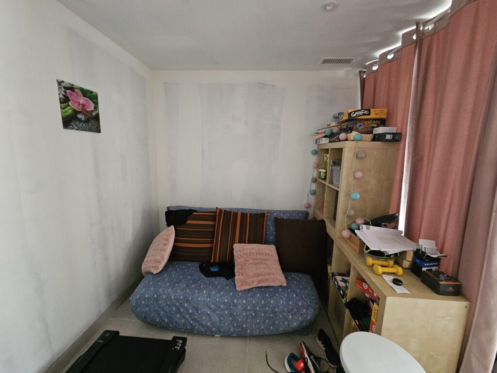 vue avant projet d'un espace détente dans une pièce de 15 m²